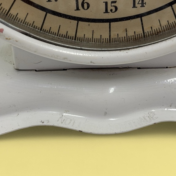 1964 Nurser Queen Baby Scale – 30LB Capacity – Vintage Kitchen & Nursery Scale. - Picture 3 of 10